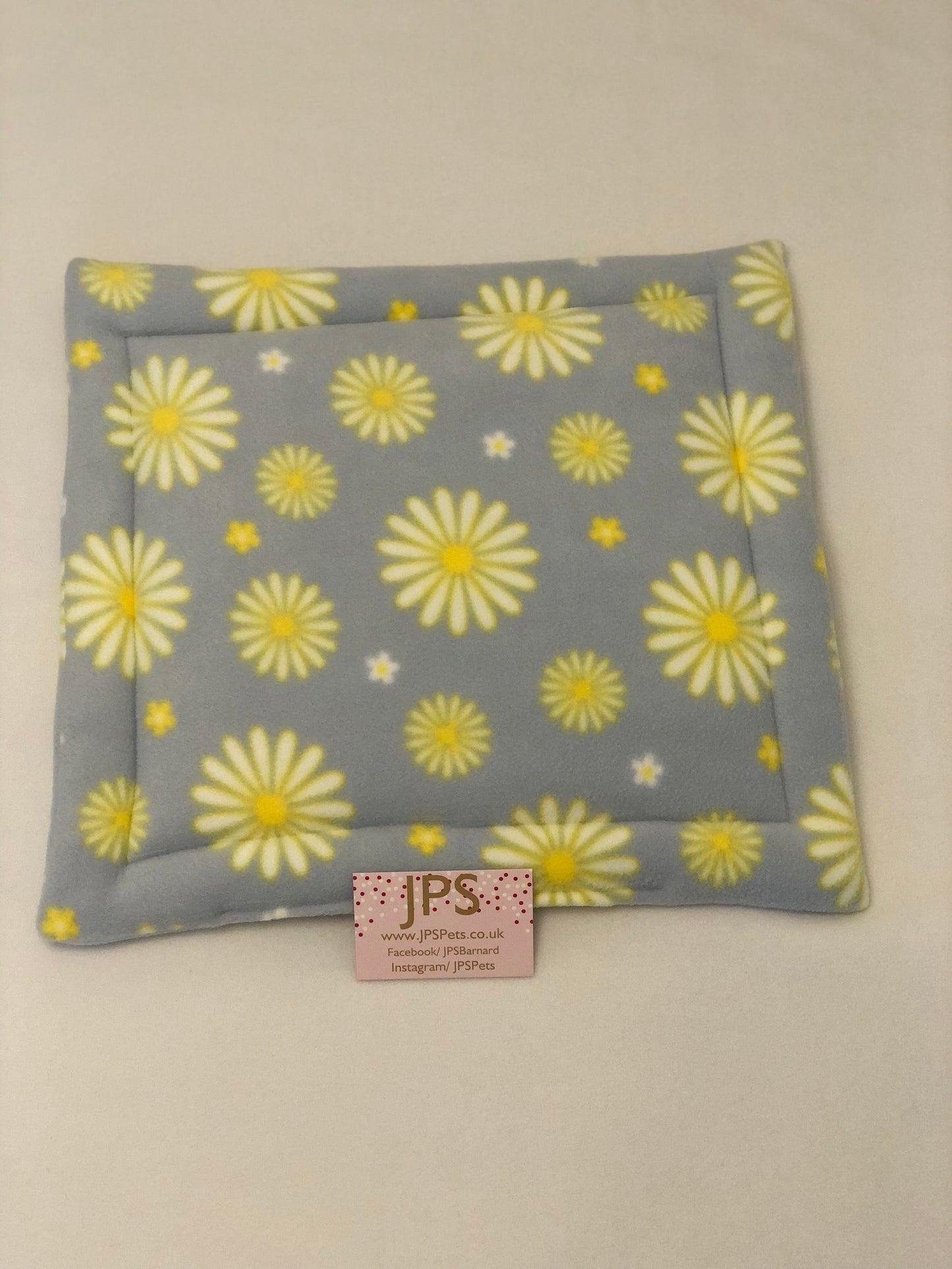 18 x 18 Inch Pad - Daisies & deep lilac underside