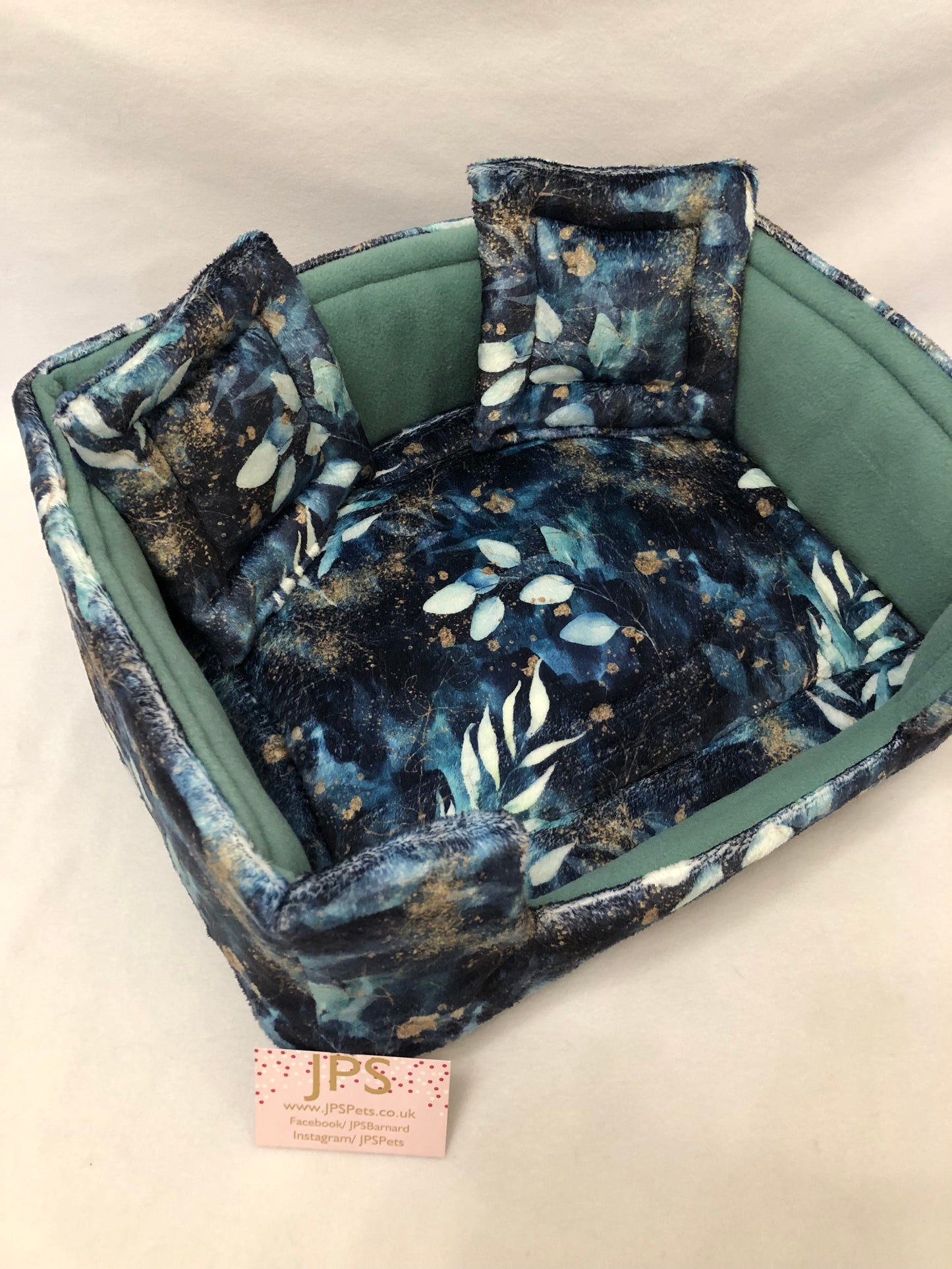 Sofa 13 x 11 inch - Gilded Garden cuddle fleece & Sage