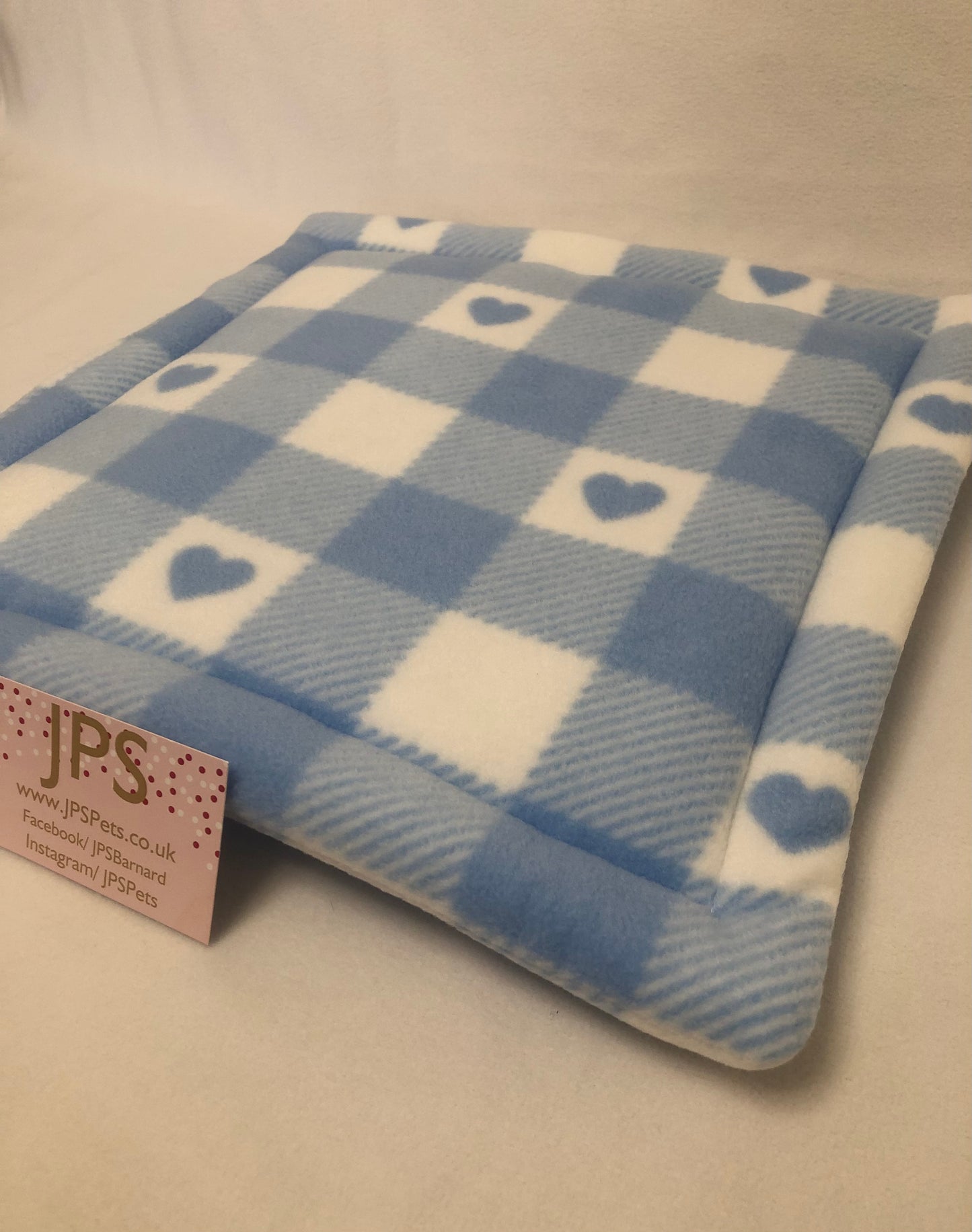 18 x 18 inch pad - Blue heart chequered