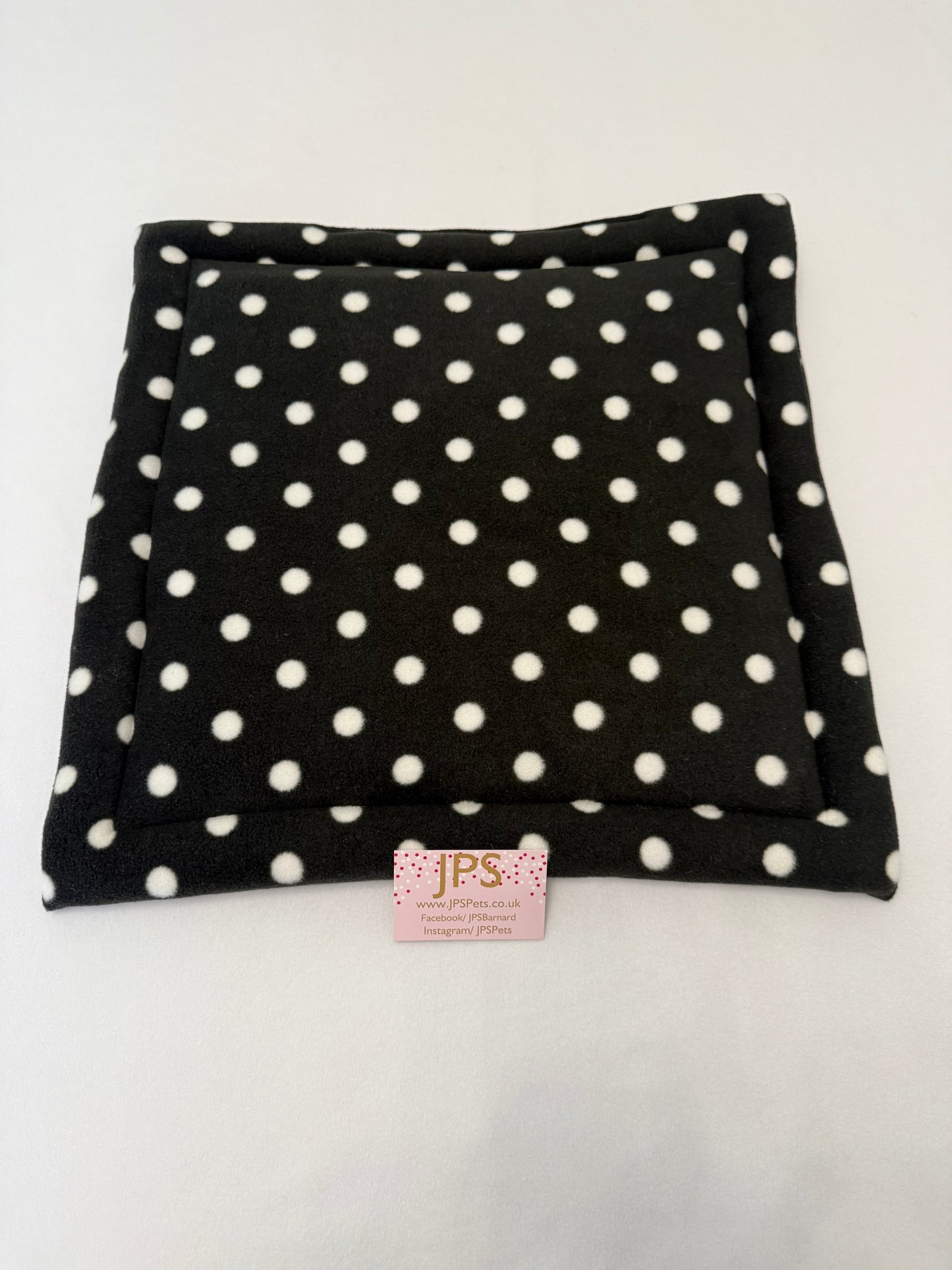 18 x 18 Inch Pad - Black Polka
