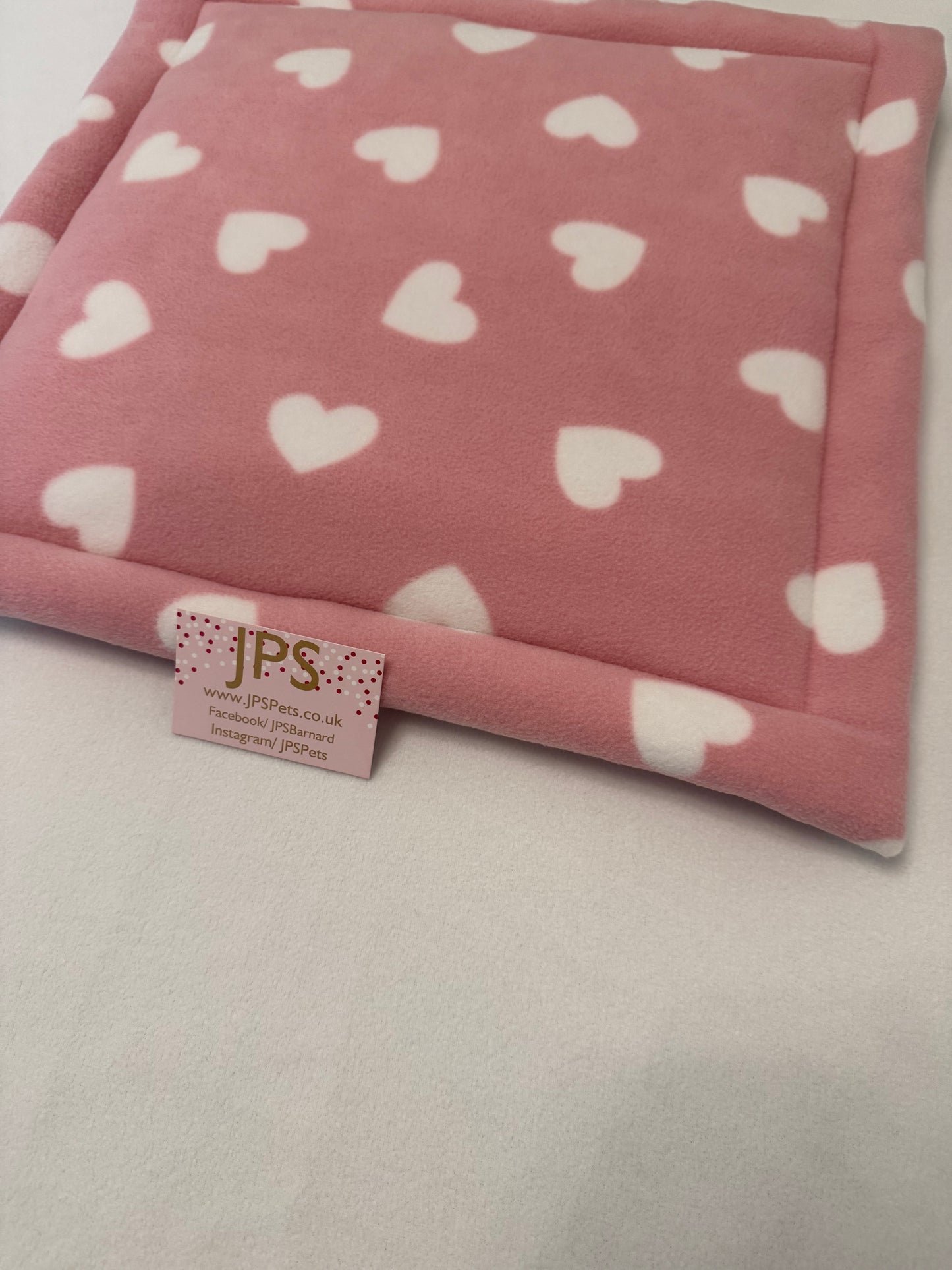 18 x 18 Inch Pad - Pink Hearts