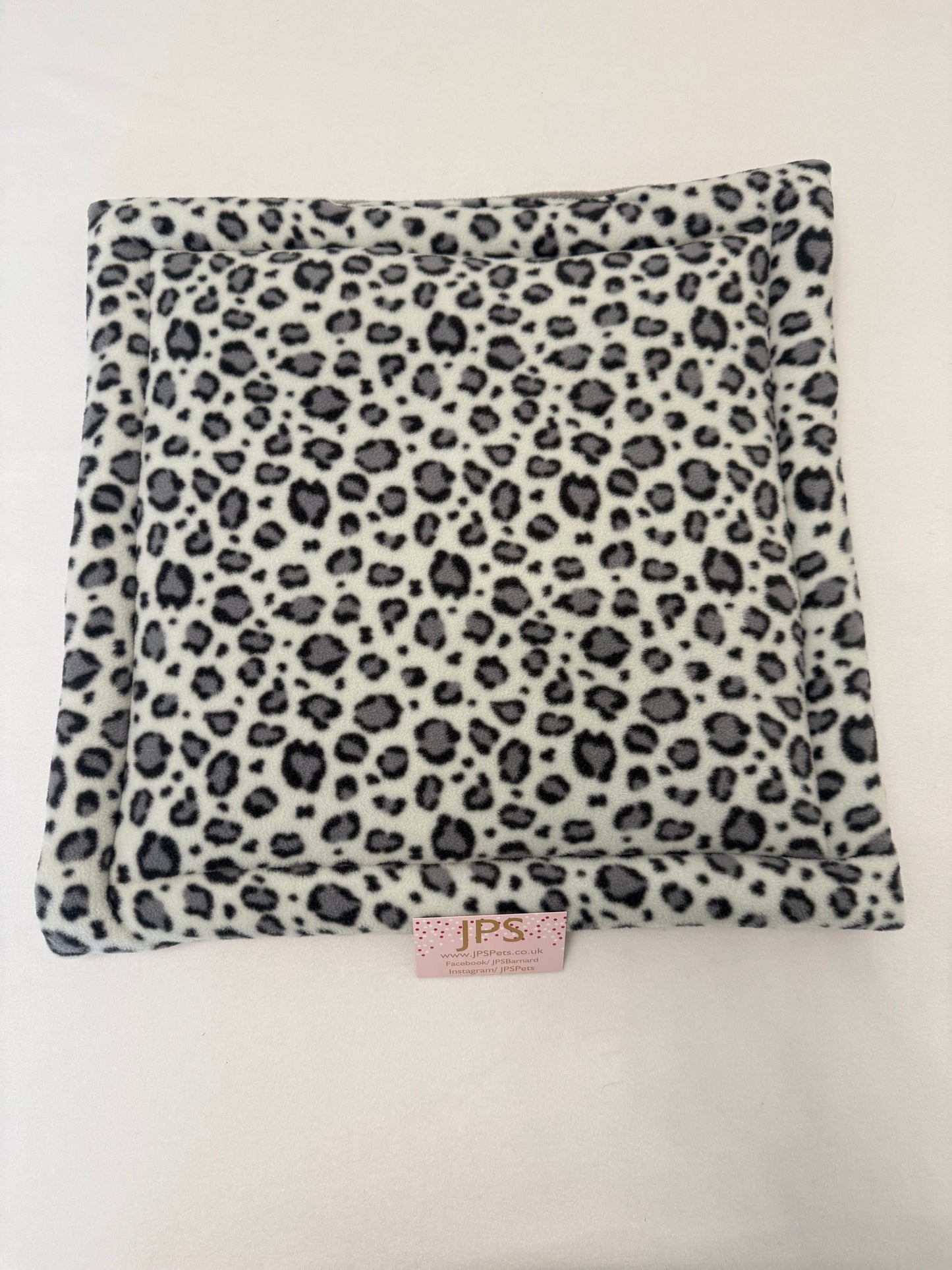 18 x 18 Inch Pad - Grey Cheetah & grey