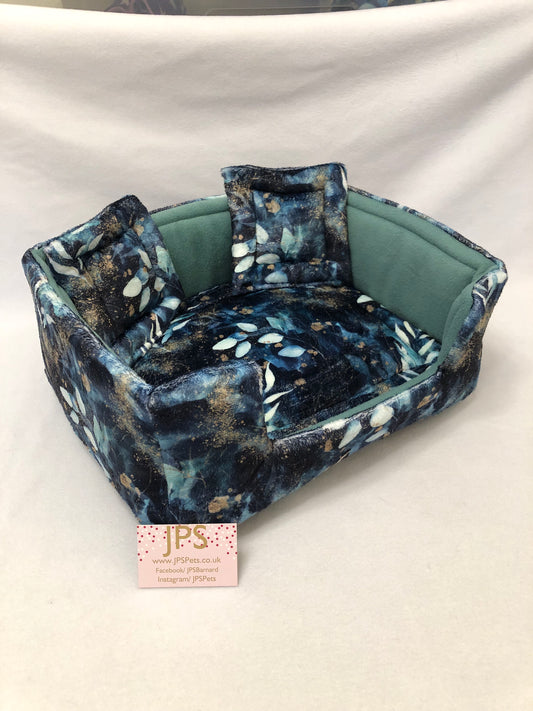 Sofa 16 x 13 inch - Gilded Garden cuddle fleece & Sage