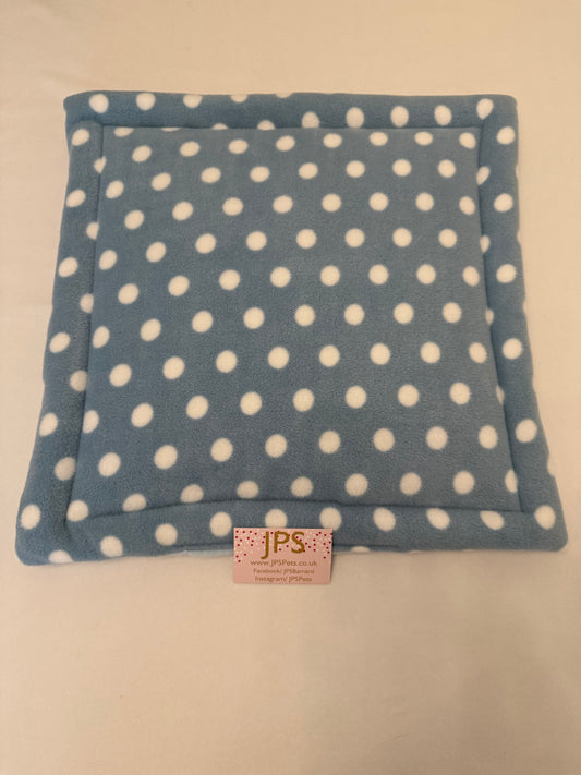 18 x 18 Inch Pad - Blue Polka & baby blue underside