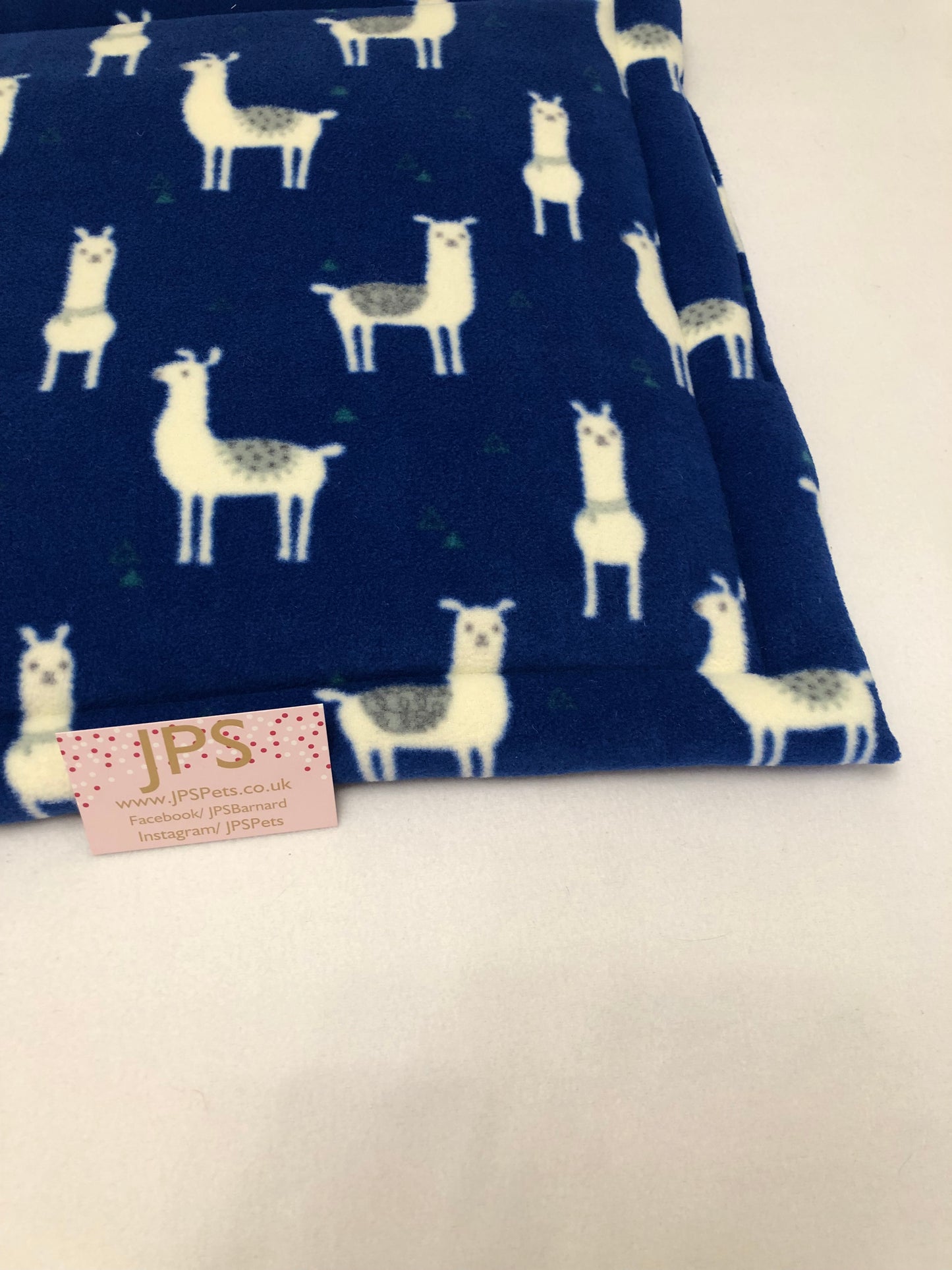 18”x18” Inch pad - blue llama