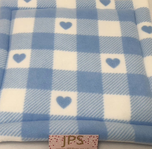 Cuddle Cup - blue chequered heart