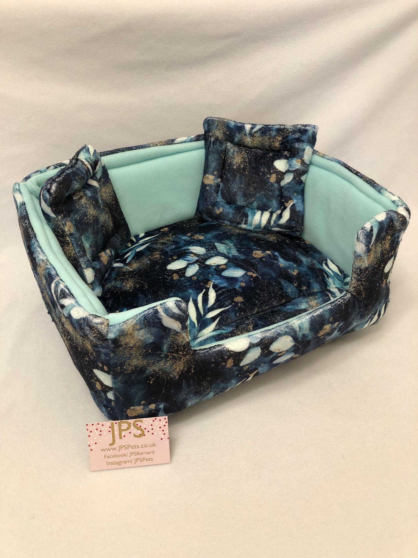 Sofa 13 x 11 inch - Gilded Garden cuddle fleece & Mint