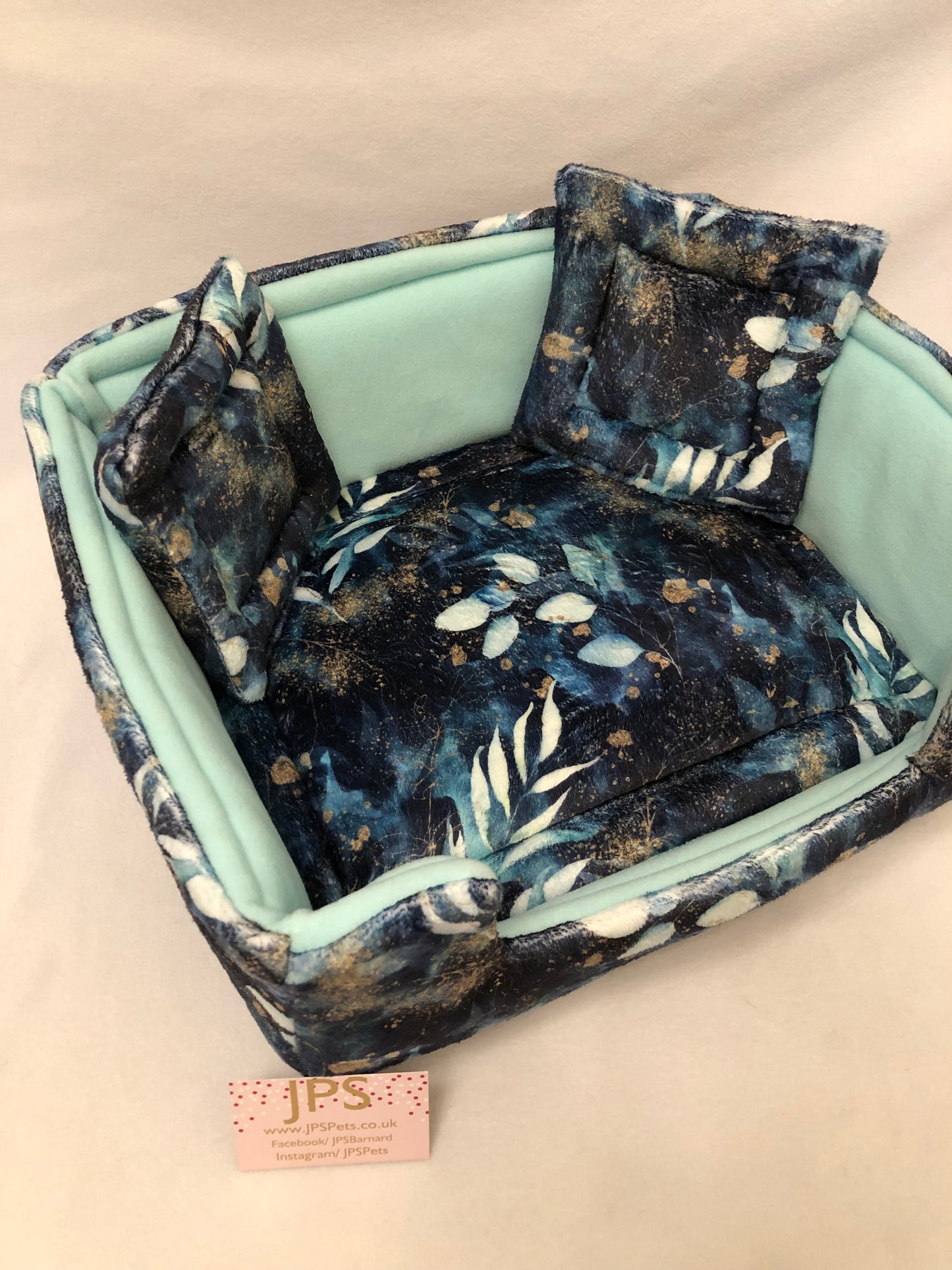 Sofa 13 x 11 inch - Gilded Garden cuddle fleece & Mint