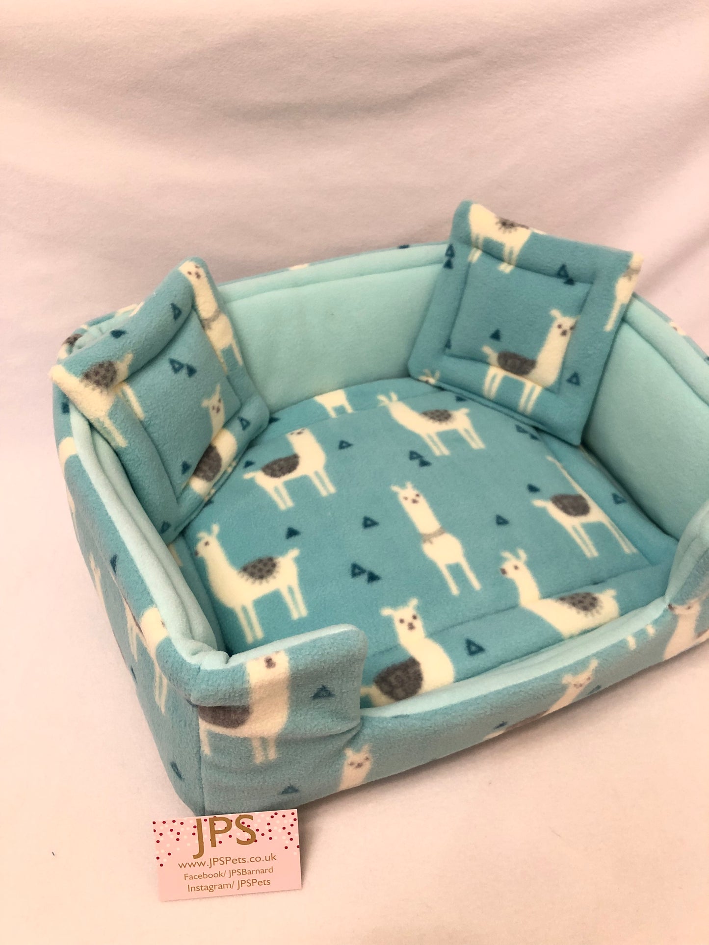 Sofa 16 x 13 inch - Mint Llama & Mint