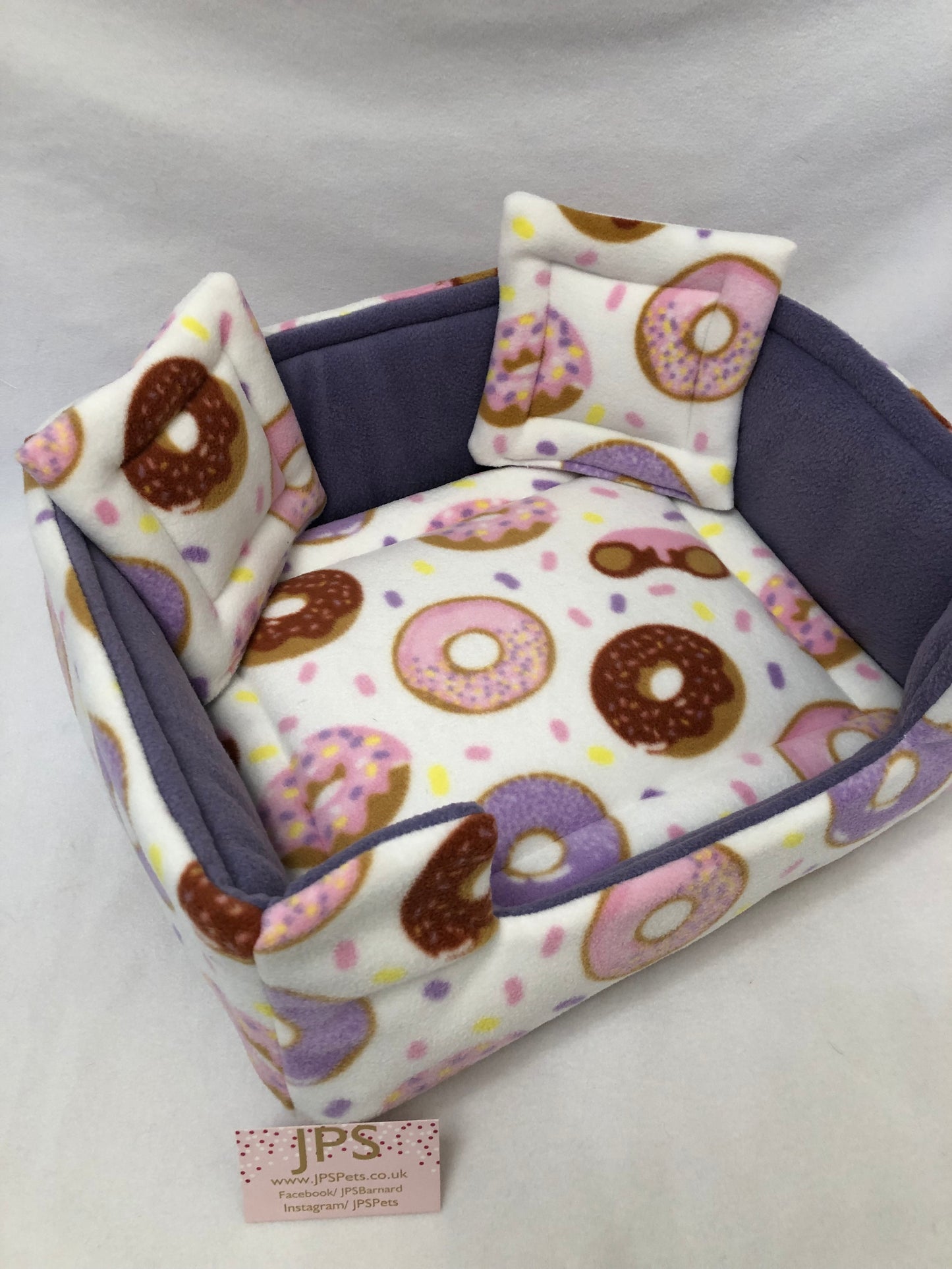 Sofa 16 x 13 inch - Doughnut & Dark Lilac