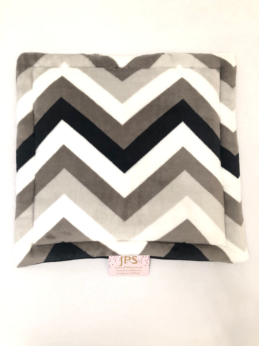 18 x 18 Inch Pad - Zig Zag & Black underneath