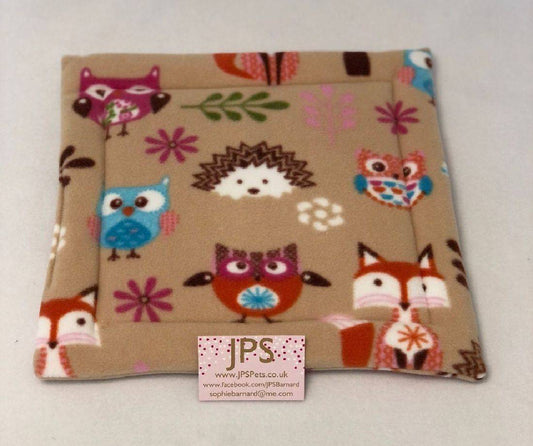 18 x 18 Inch Pad - Beige woodland