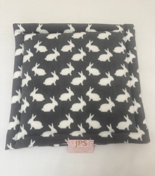 18 x 18 Inch Pad - grey bunny